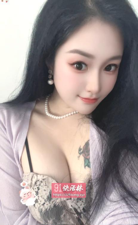 丰满苗条大胸妹子