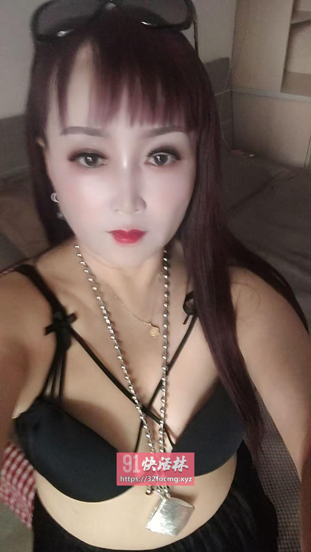 大奶韵味熟女