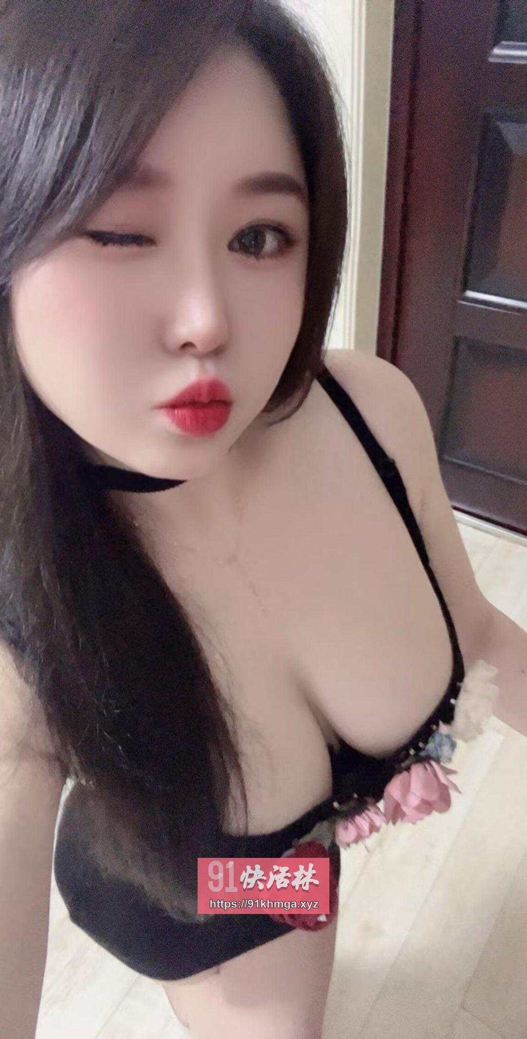 大胸兼职美女