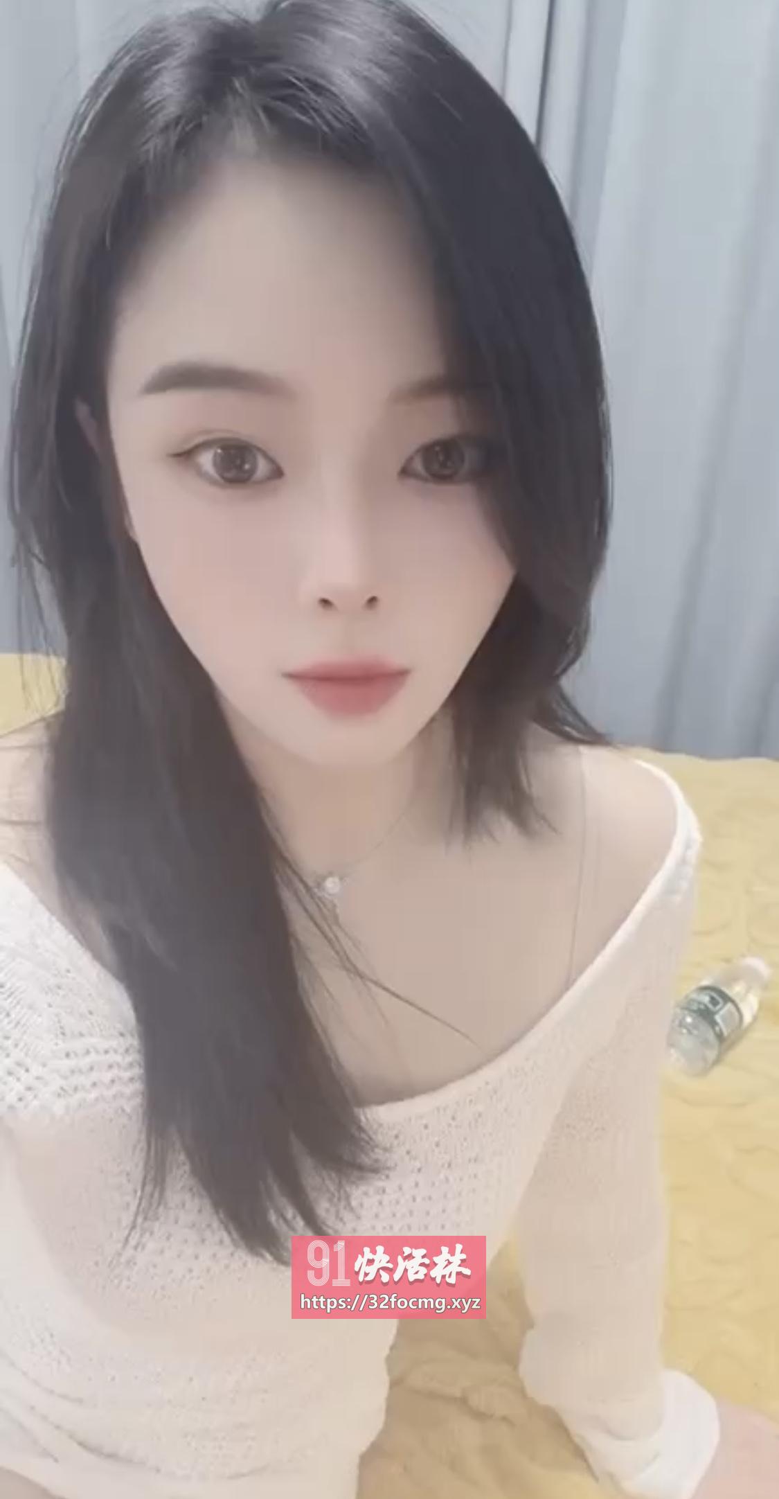 极品白嫩辣妹