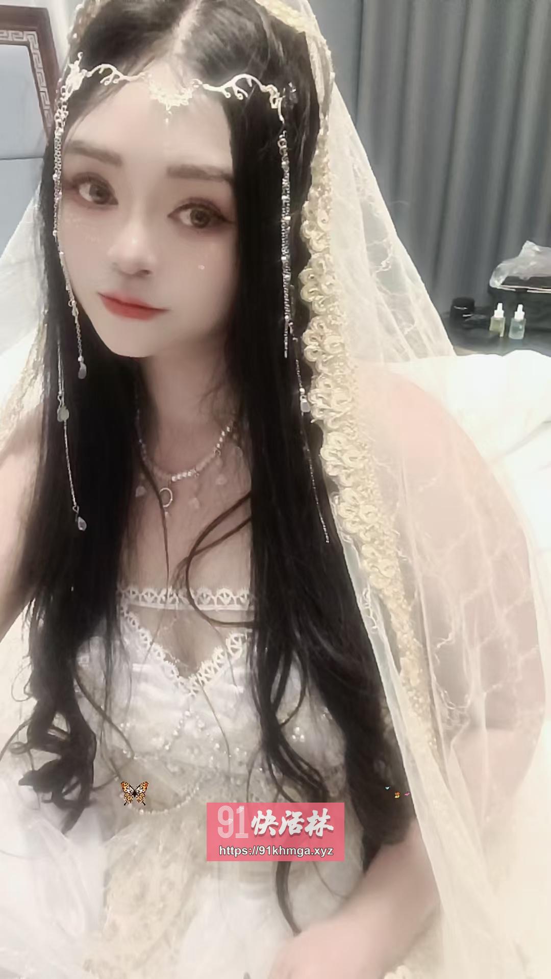 高挑白嫩大胸妹子