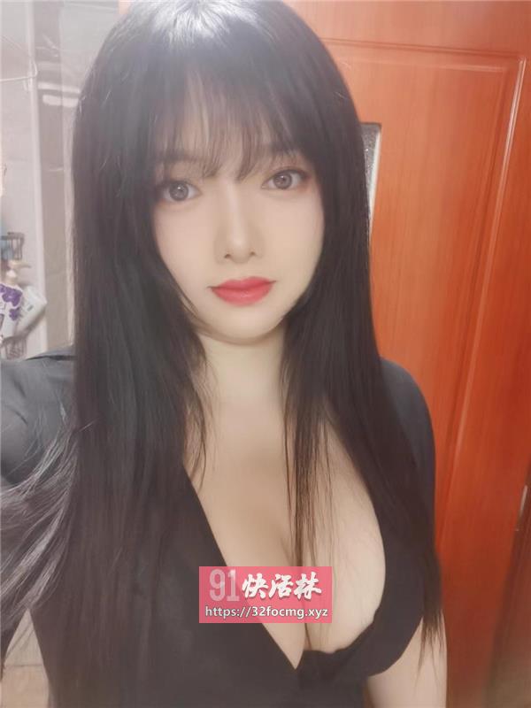 大奶翘臀御姐