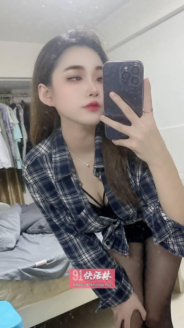 性感黑丝诱惑服务很到位