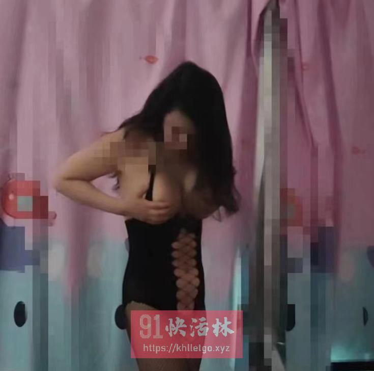 秦淮附近的瑜伽女