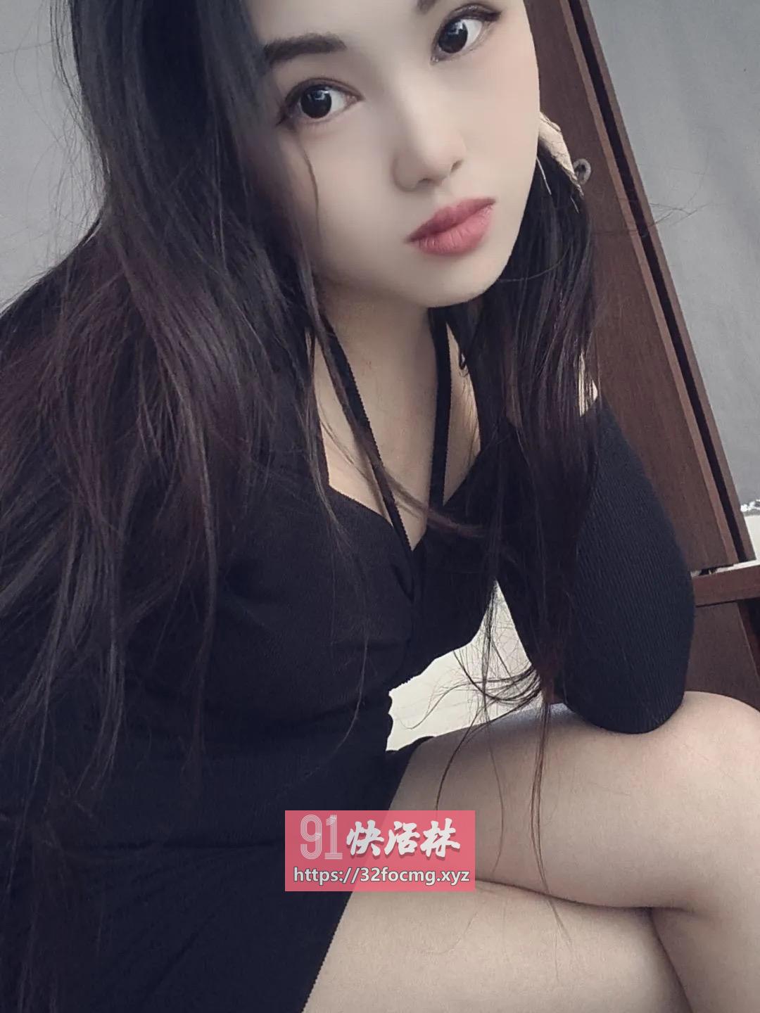 兼职嫩妹逼逼紧致