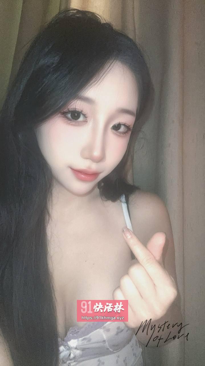 性感迷人白皙嫩妹