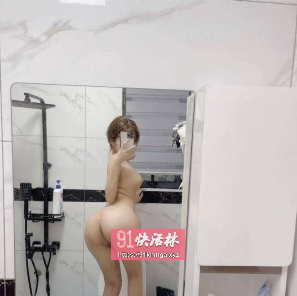 硚口区美女前凹后翘比例完美
