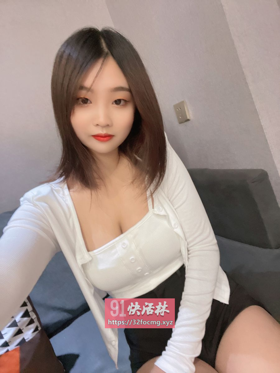 美女侧入打嫩穴抽插易出水