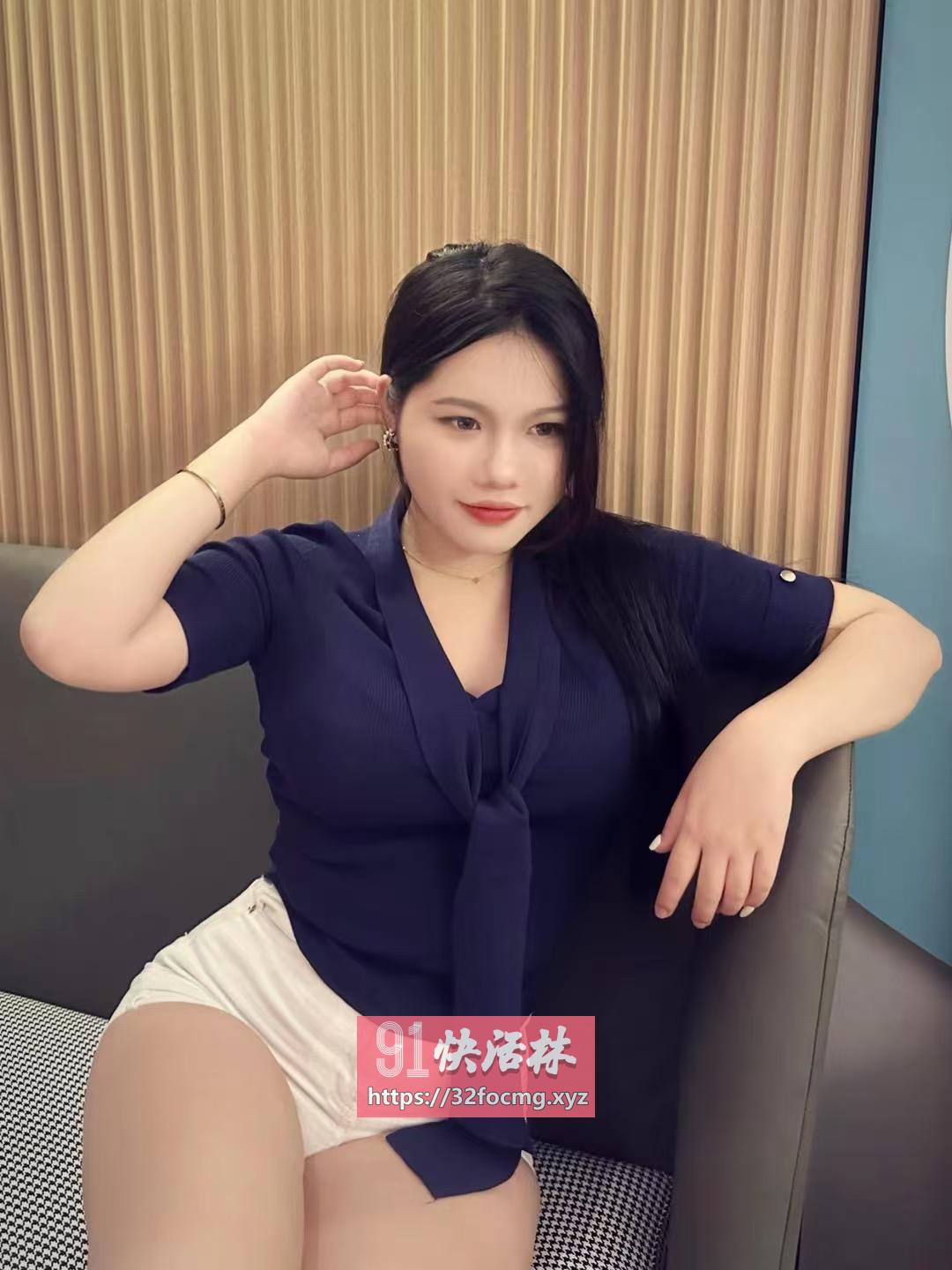 粉嫩多汁小骚货