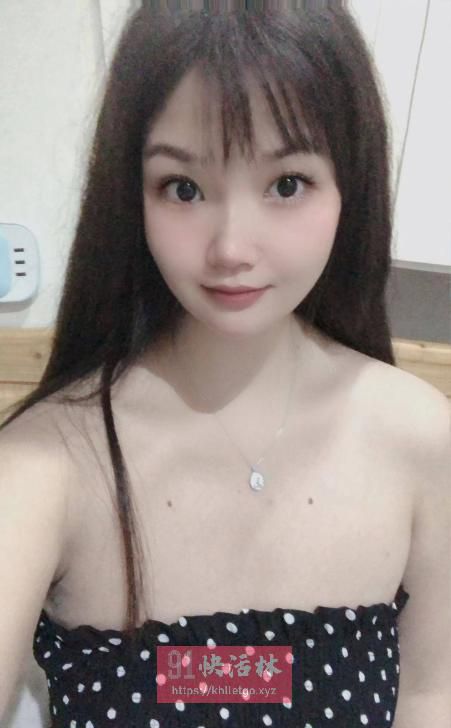 大眼素颜美女