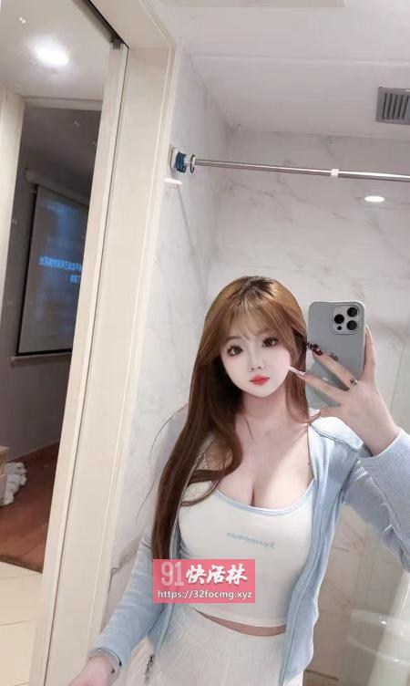性感小妹三点粉小穴嘴巴很紧