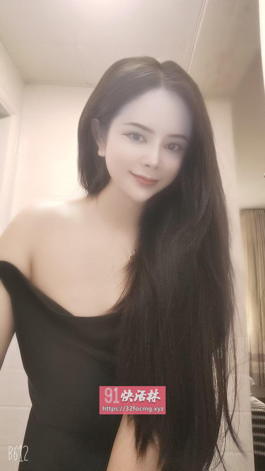 前凸后翘小妖精菲儿