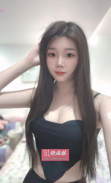 身材苗条小甜美