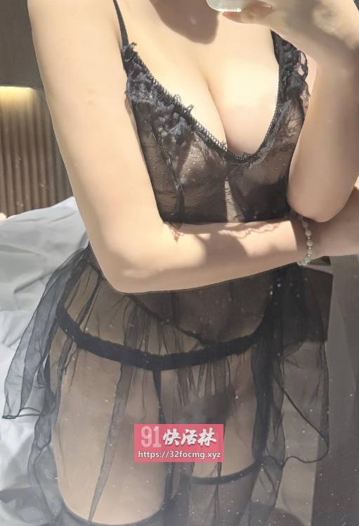 黑丝大奶肥臀骚妇