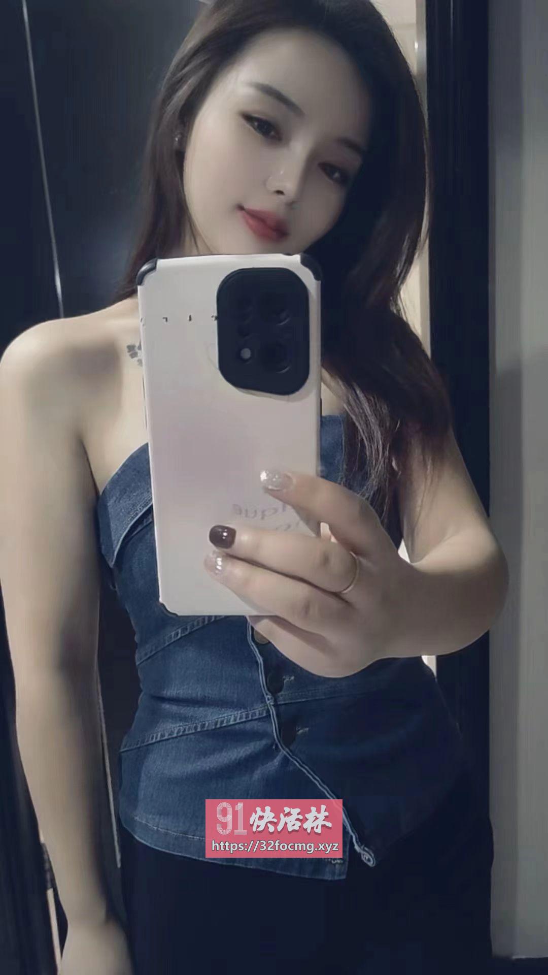 长相甜美的美少女