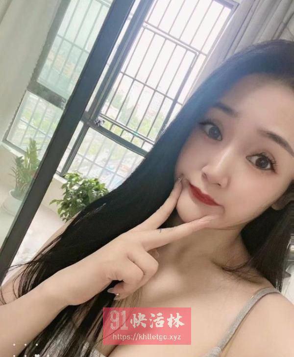 分享一个大胸美女