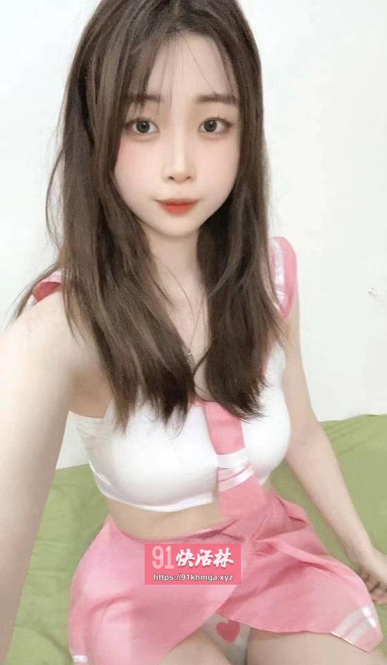 服务超好的制服靓妹