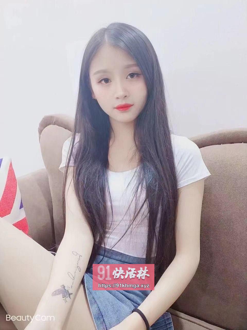 妹子扭着翘臀快把我榨干是真的骚