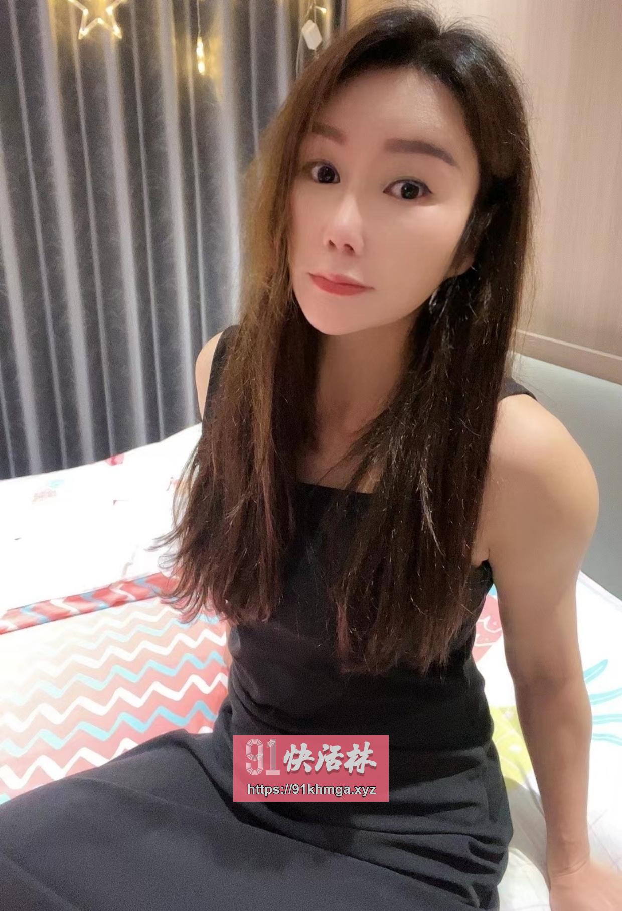 白皙高挑大长腿御姐