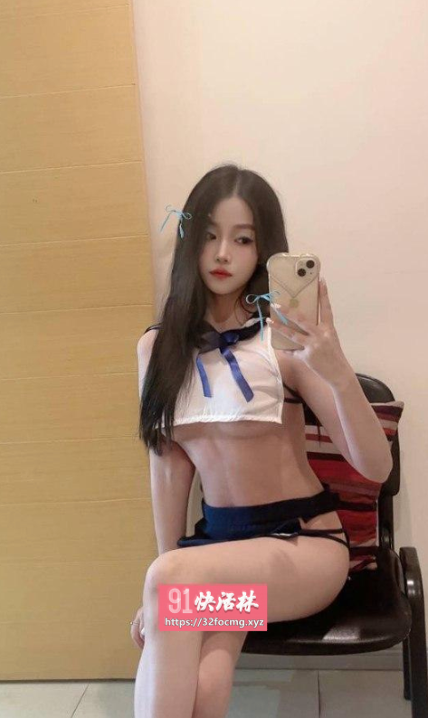 丰满翘臀泄火骚妹