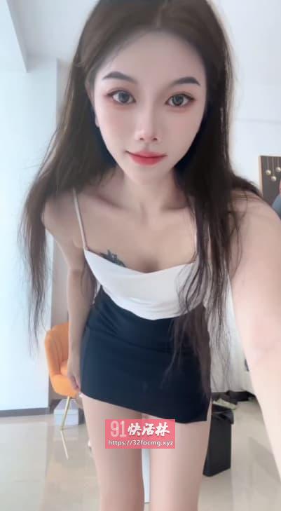 年轻水润白皙嫩妹