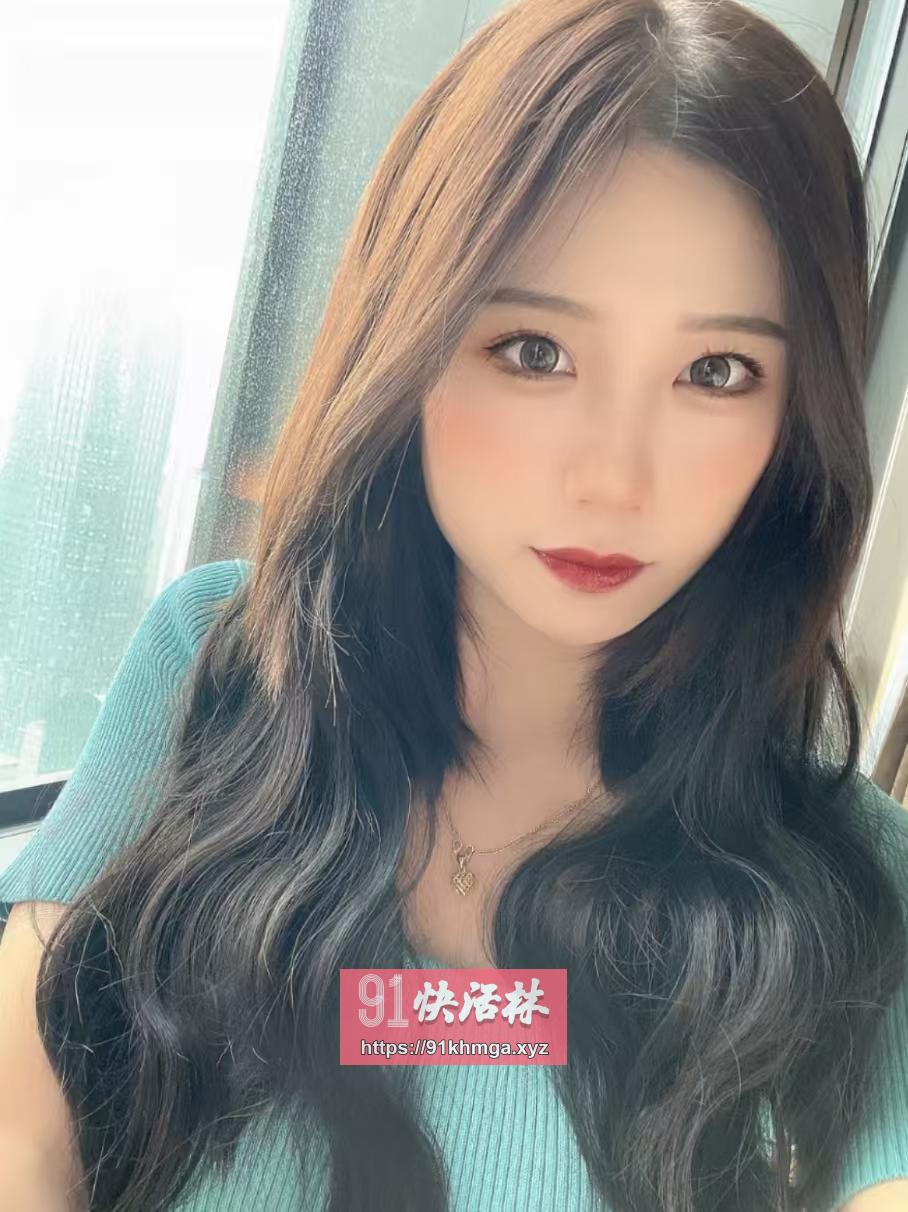 后入肤白貌美小姐姐