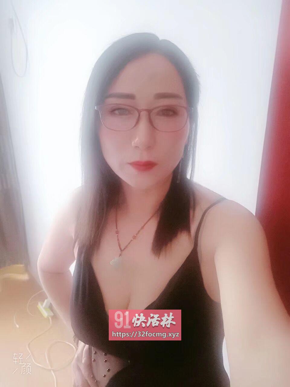 胸大很骚的少妇