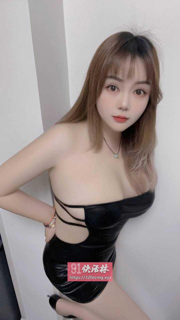 丰满大胸妹子