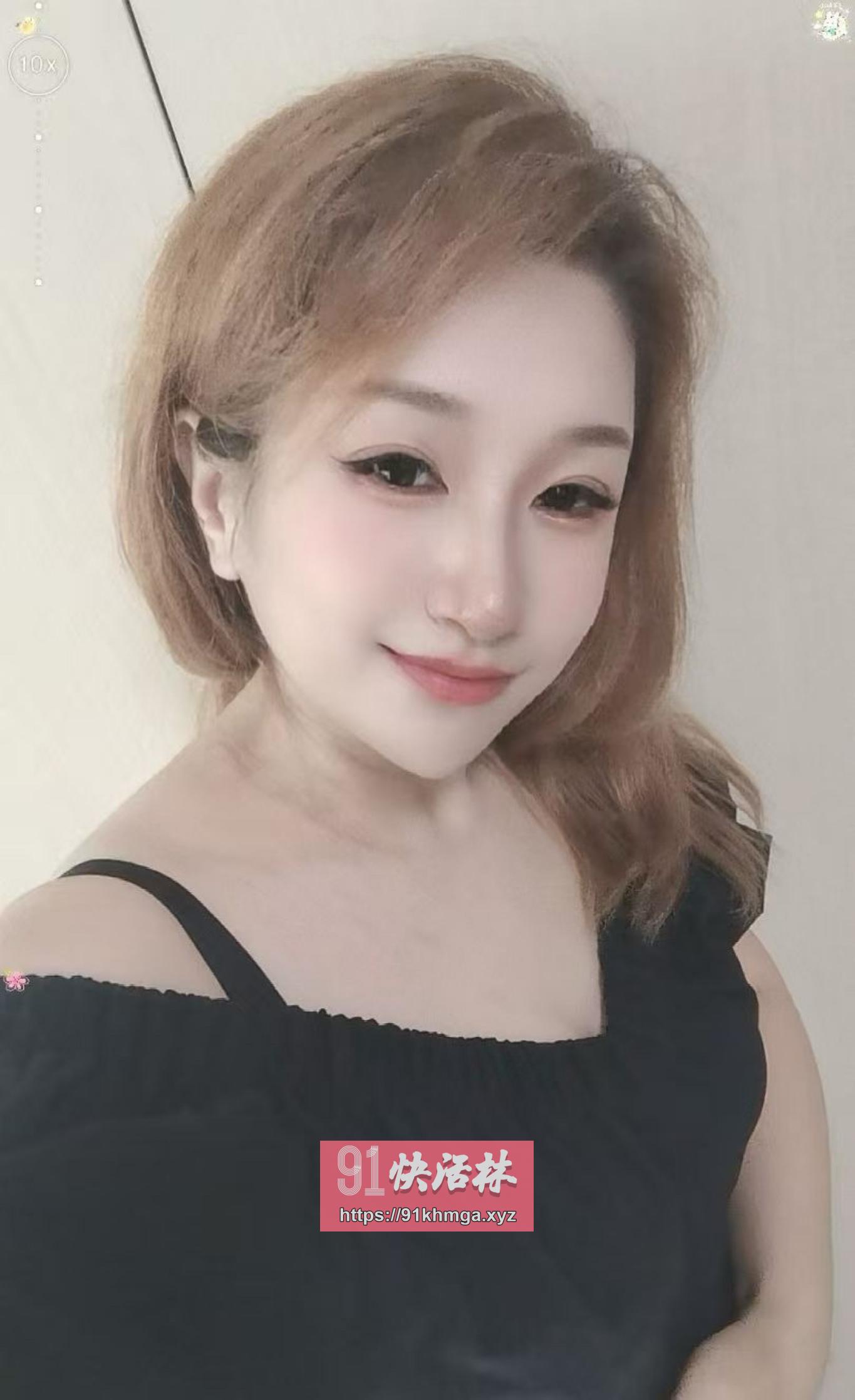 香洲白嫩蜜桃臀美女