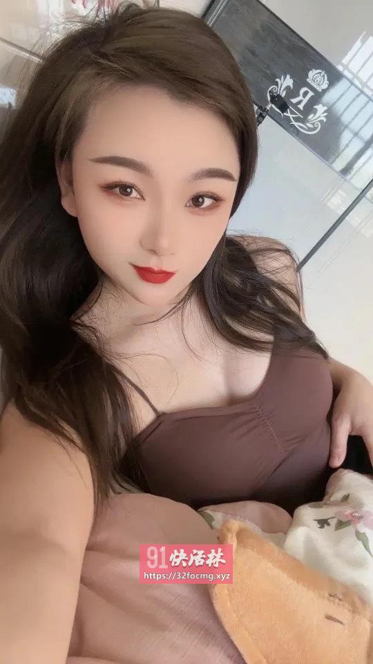 乖巧听话的小美女