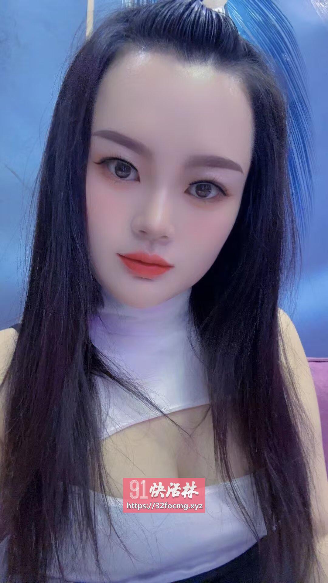 身体高挑气质出众的少妇