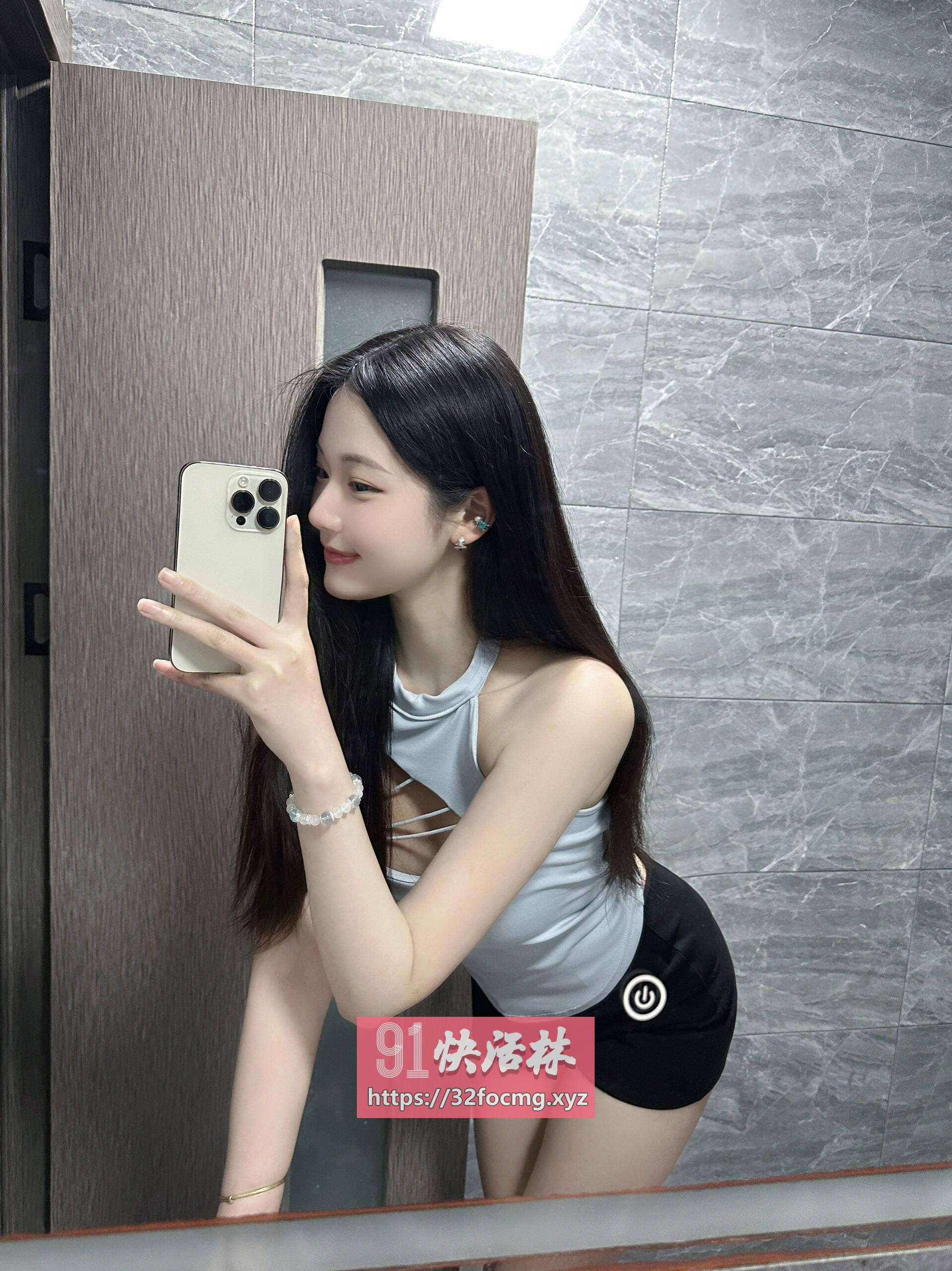 小嫩妞极品多姿势会吸会舔