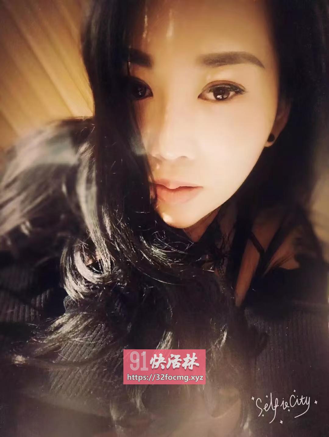 性感黑丝小活妹子