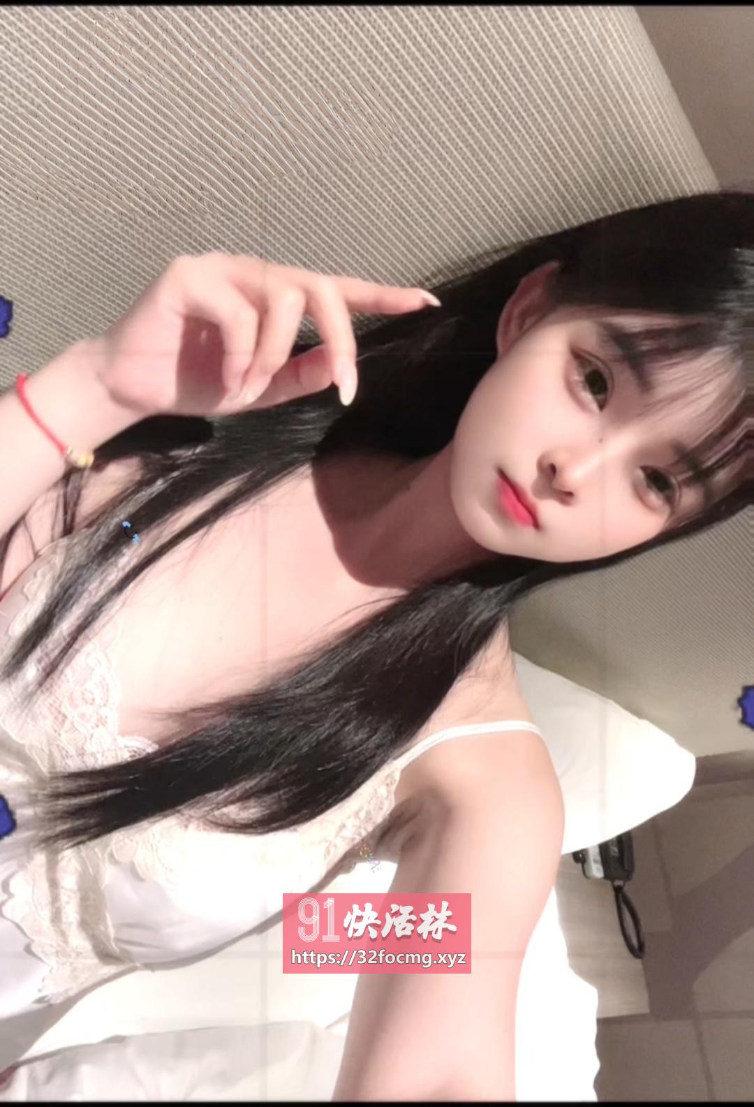 紧致小嫩妹