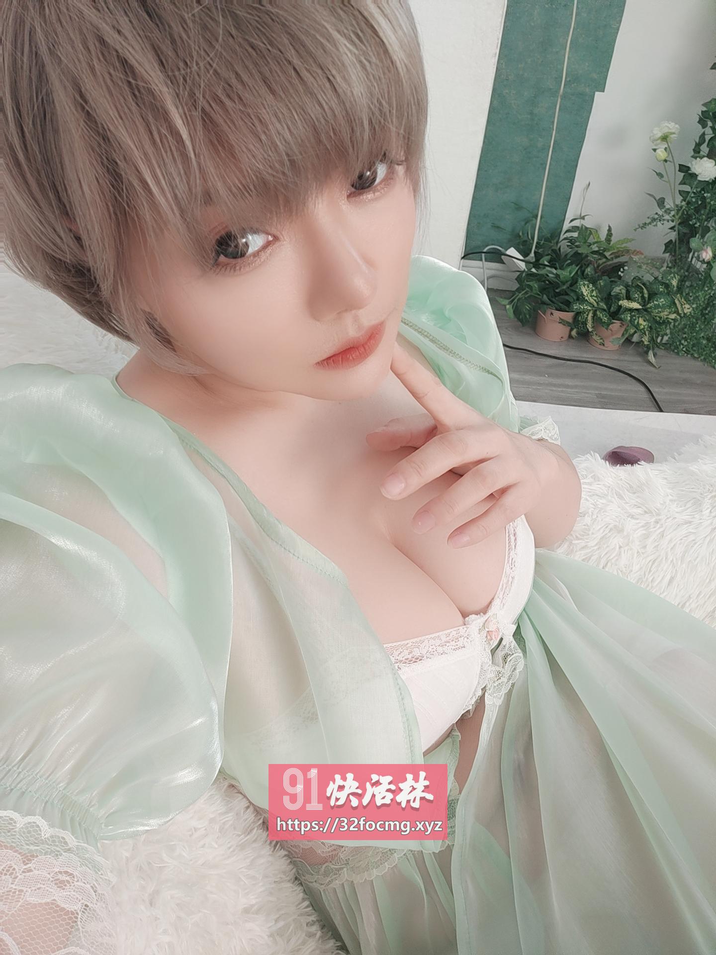 西青E奶巨乳年轻妹妹