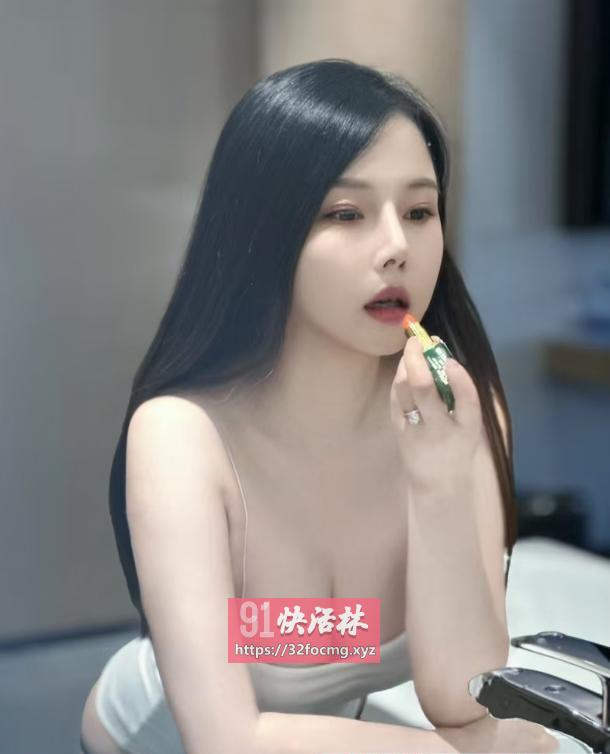 性感美乳鹿城琪琪