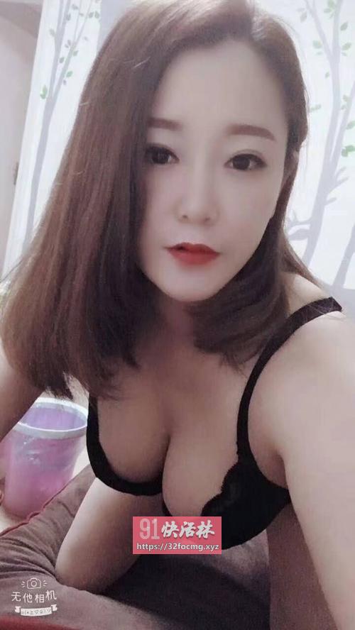 身材高挑性感少妇