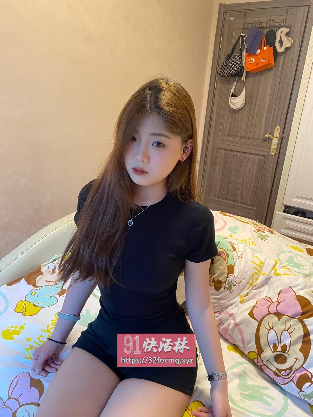 有气质大胸性感的小姐姐