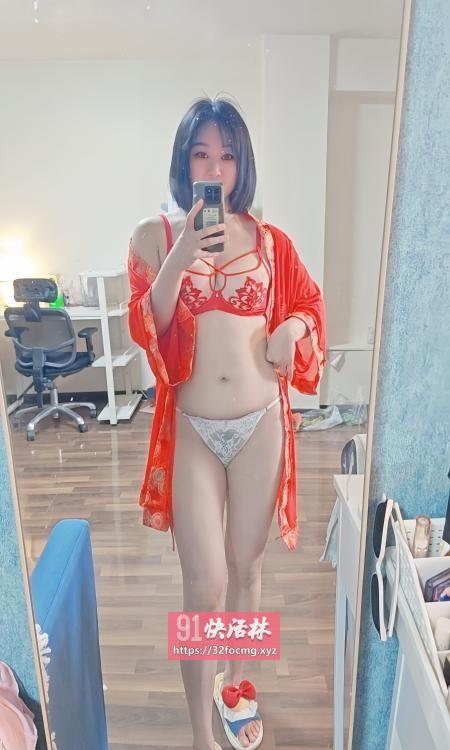 美艳骚货花活多小穴出水