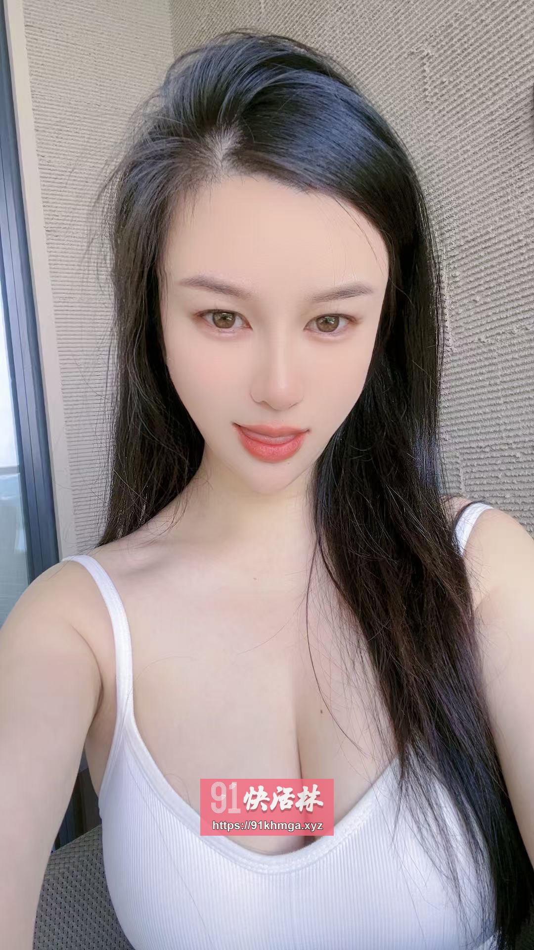 魔鬼身材小可欣