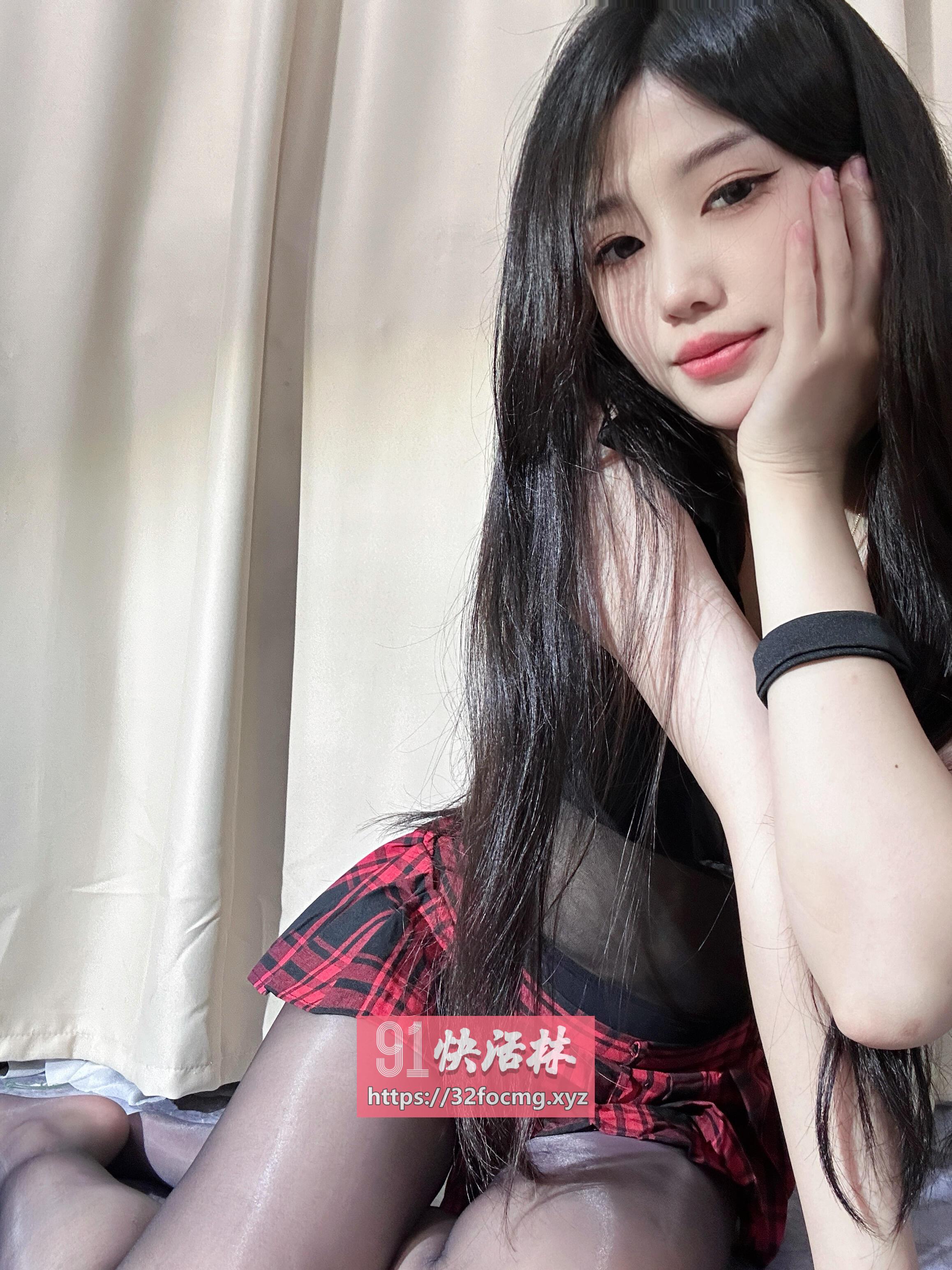 女孩颜值高床上妩媚