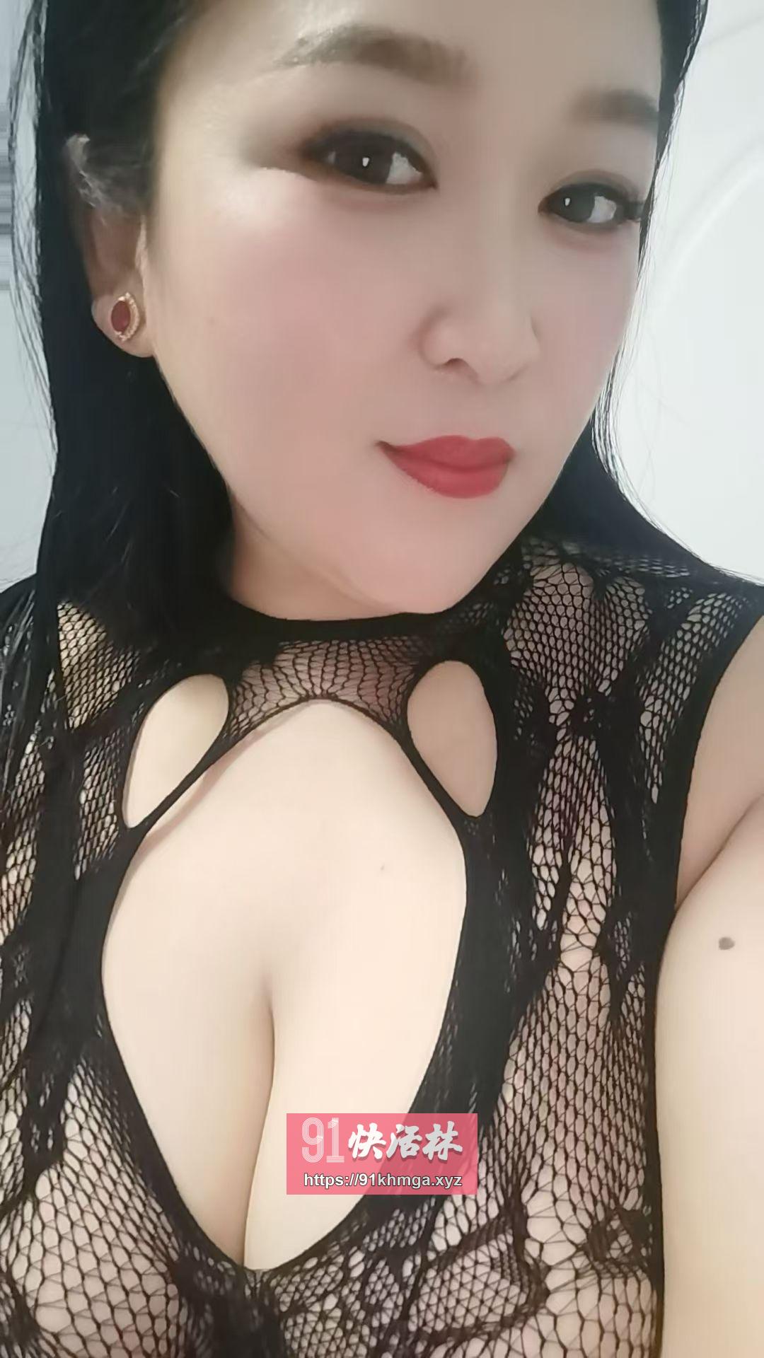 萧山巨乳人妻放的开