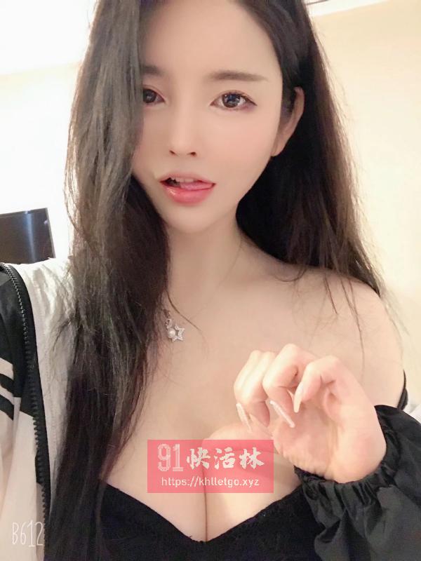 大胸歆妮