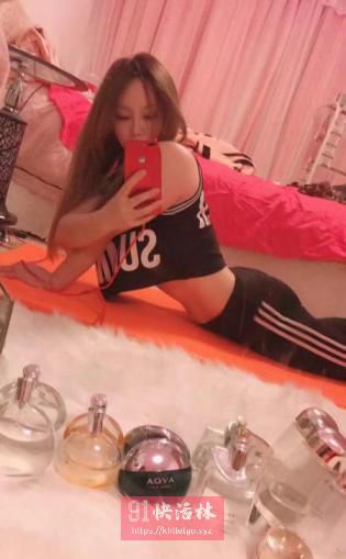 蜜桃臀性感雪儿