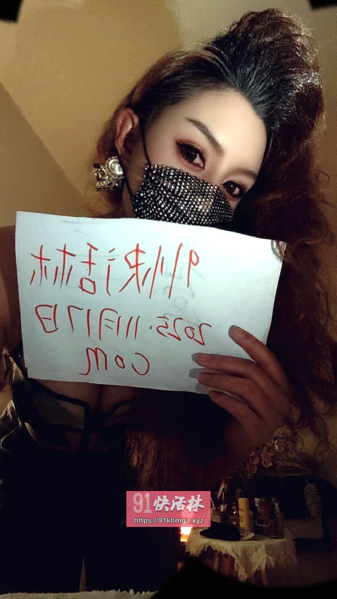 下关妩媚性感蜜桃臀