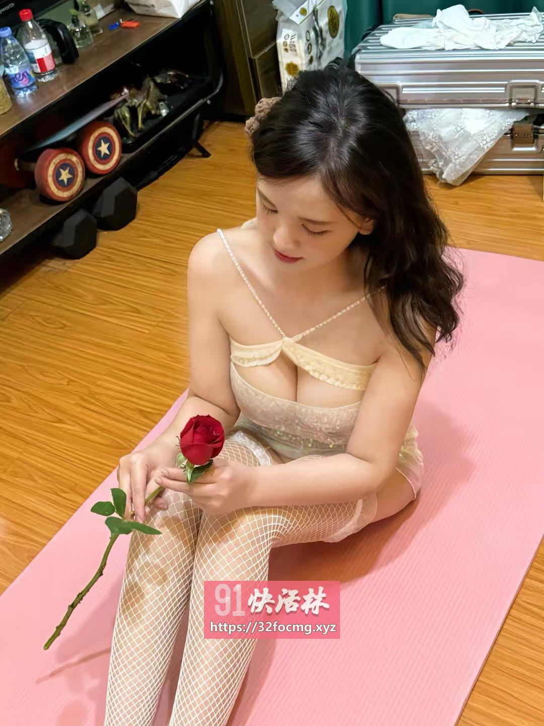 细肢大奶小曦