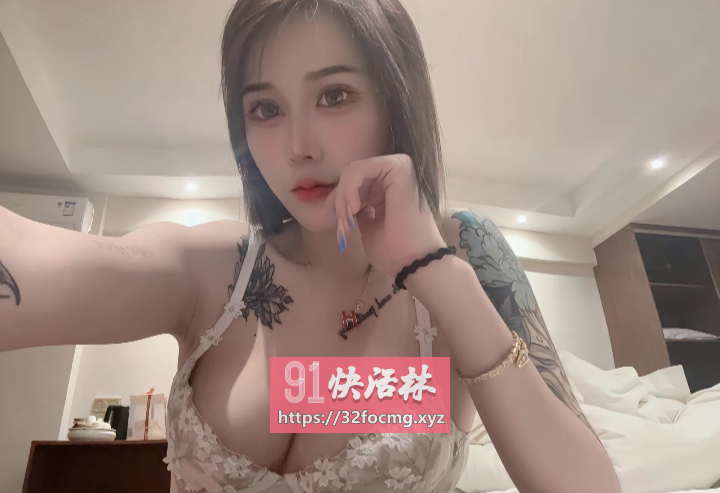 青秀短发纹身李妹