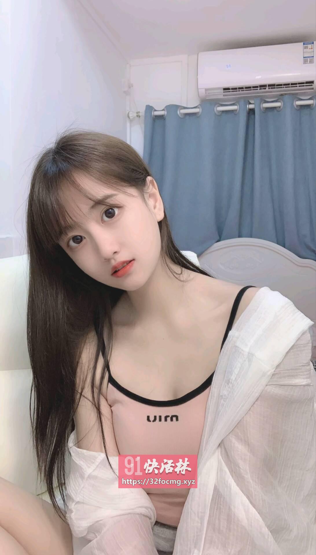 居家前凸后翘小姐姐