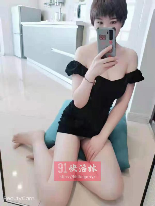 短发小少妇