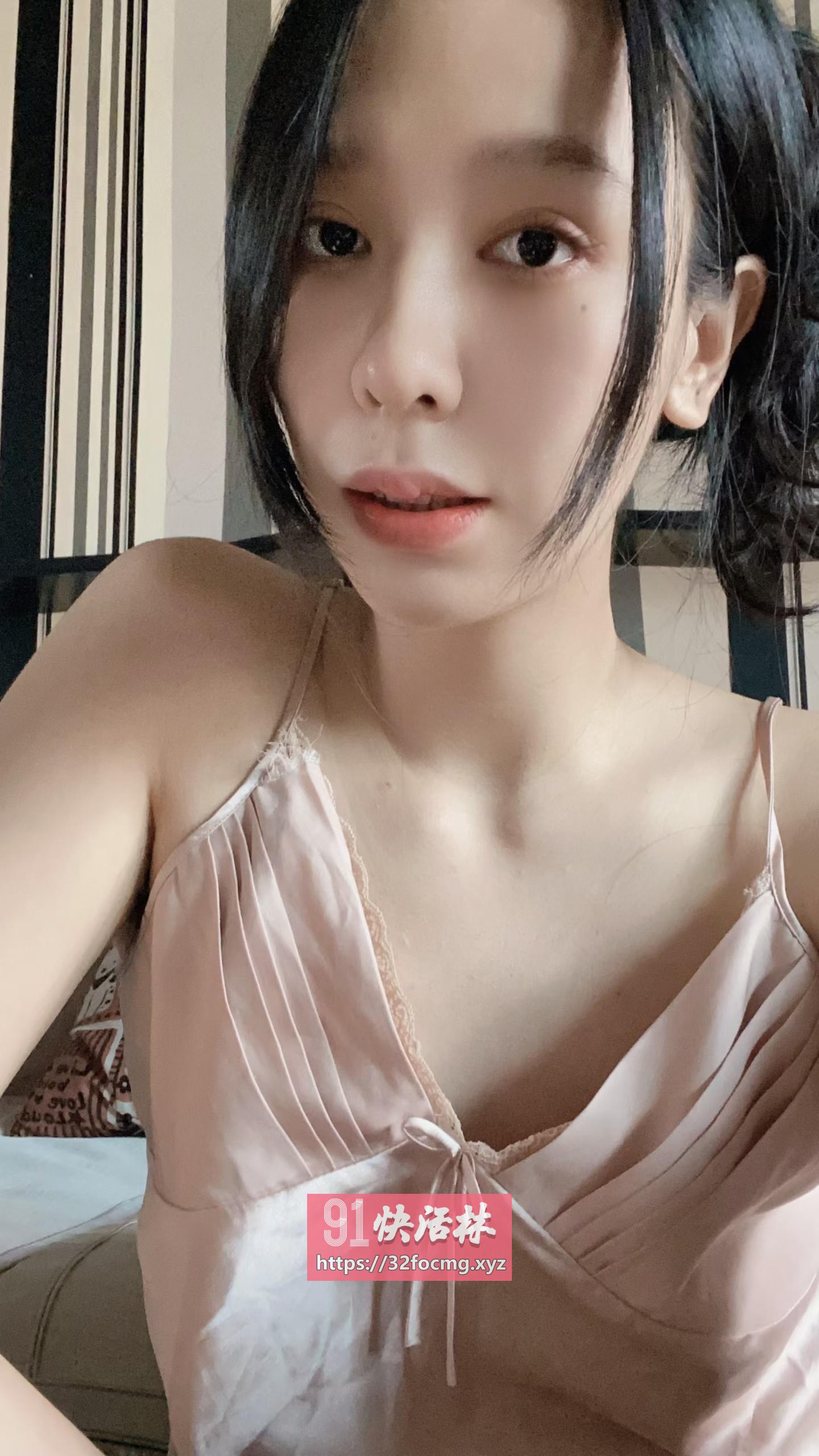 一米八二的水多反差女